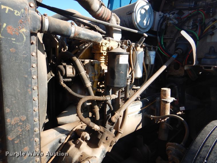 image for item DG1860 1993 Freightliner FLD120  semi truck