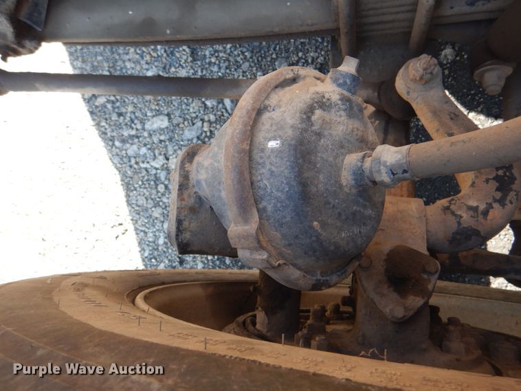 image for item DG1860 1993 Freightliner FLD120  semi truck