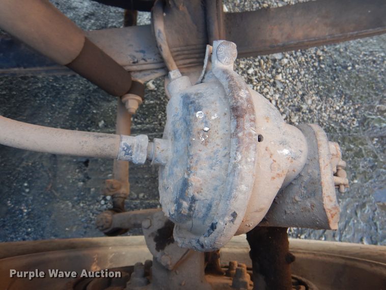 image for item DG1860 1993 Freightliner FLD120  semi truck