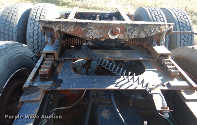 image for item DG1860 1993 Freightliner FLD120  semi truck