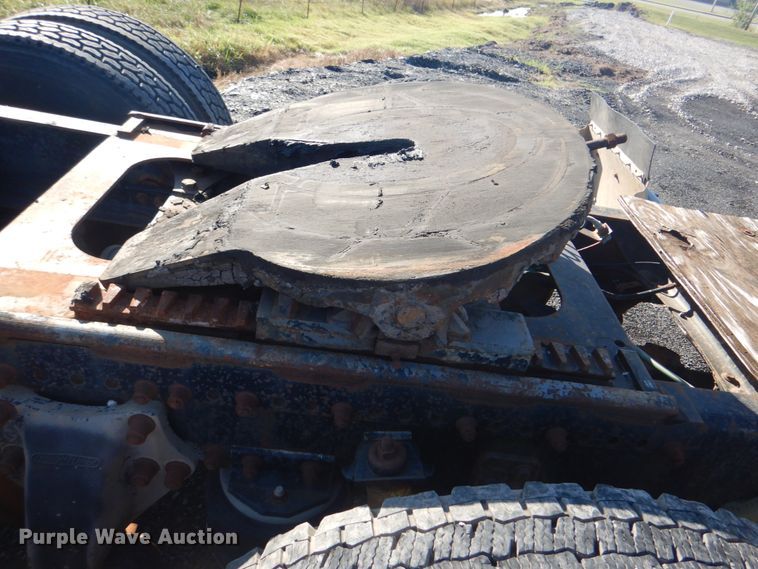 image for item DG1860 1993 Freightliner FLD120  semi truck