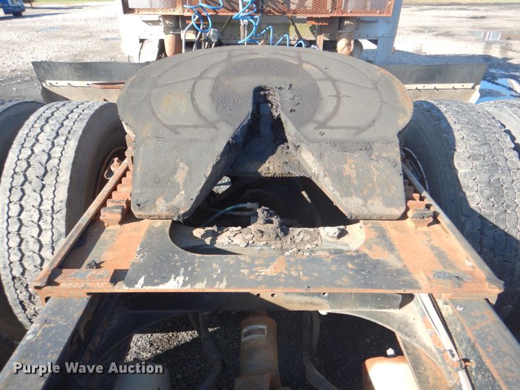 image for item DG1860 1993 Freightliner FLD120  semi truck