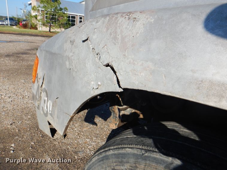 image for item DG1860 1993 Freightliner FLD120  semi truck