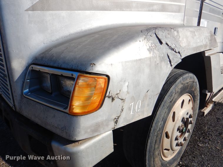 image for item DG1860 1993 Freightliner FLD120  semi truck