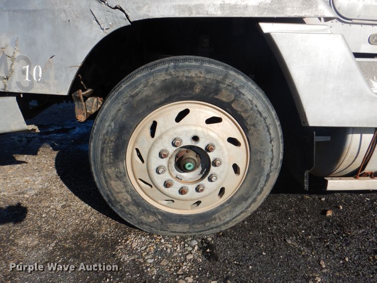 image for item DG1860 1993 Freightliner FLD120  semi truck