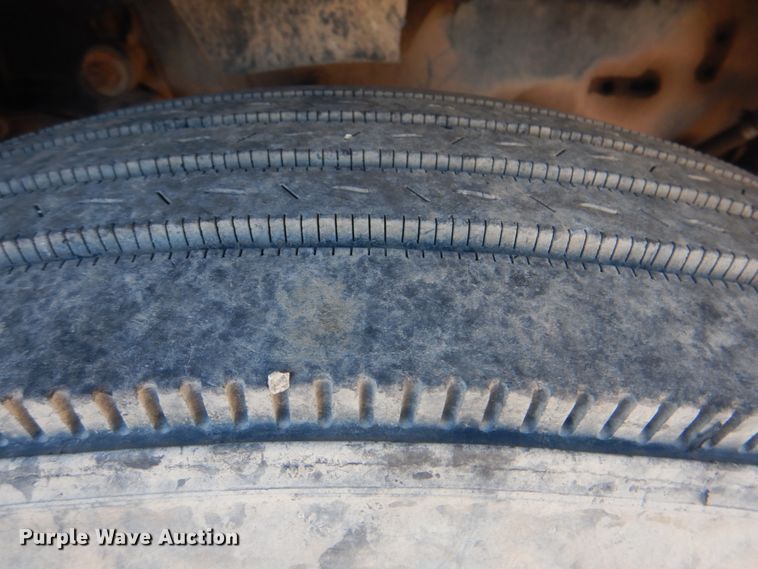 image for item DG1860 1993 Freightliner FLD120  semi truck