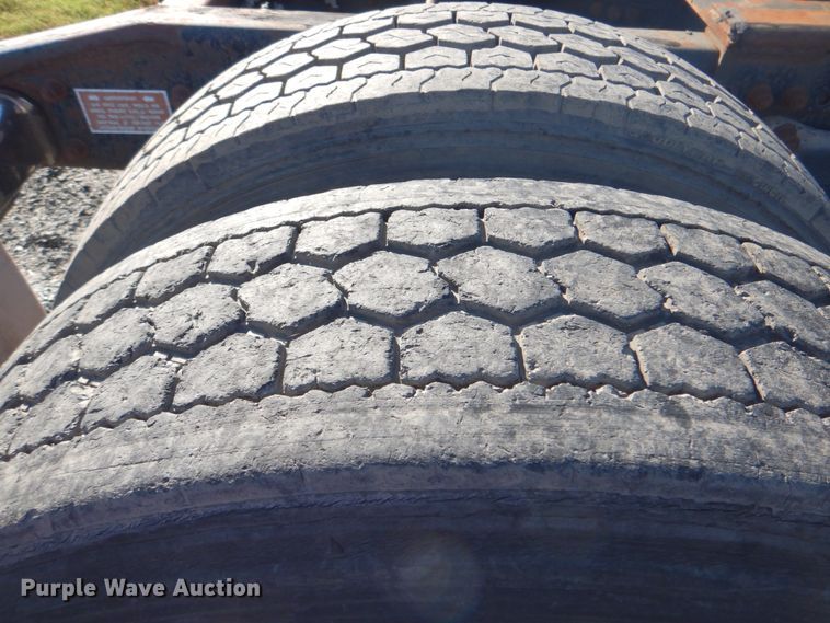 image for item DG1860 1993 Freightliner FLD120  semi truck