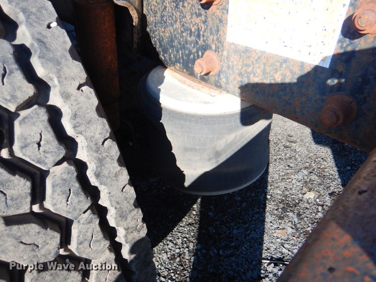 image for item DG1860 1993 Freightliner FLD120  semi truck