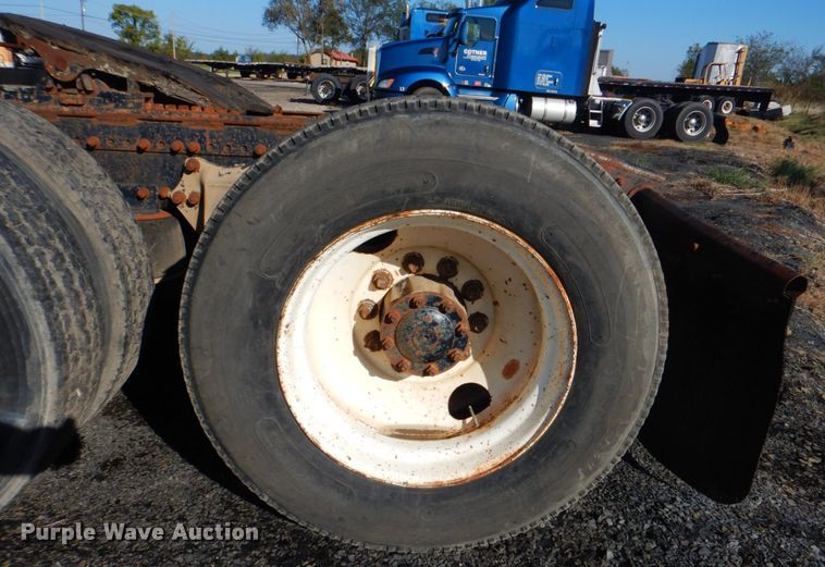 image for item DG1860 1993 Freightliner FLD120  semi truck