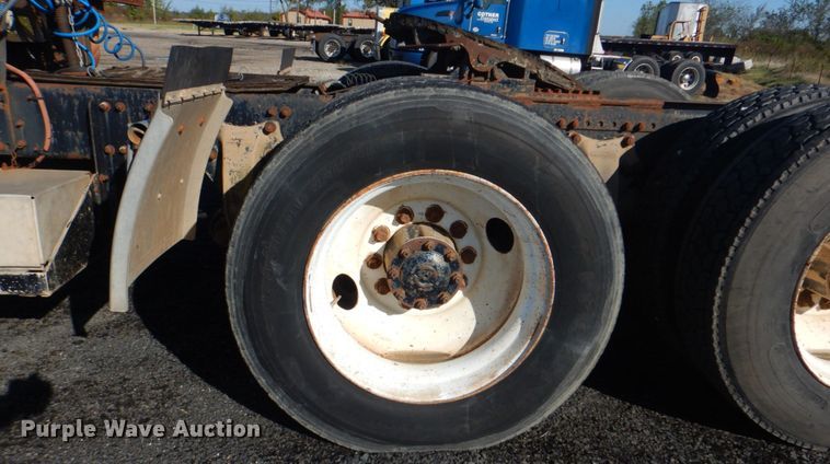 image for item DG1860 1993 Freightliner FLD120  semi truck