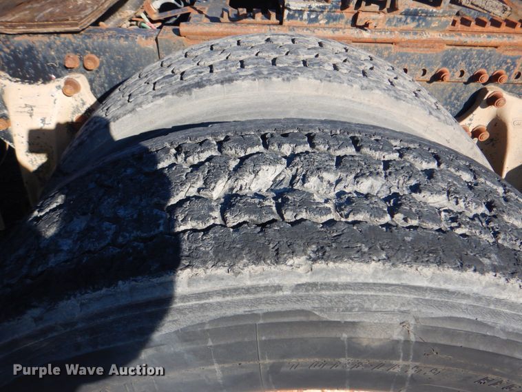 image for item DG1860 1993 Freightliner FLD120  semi truck