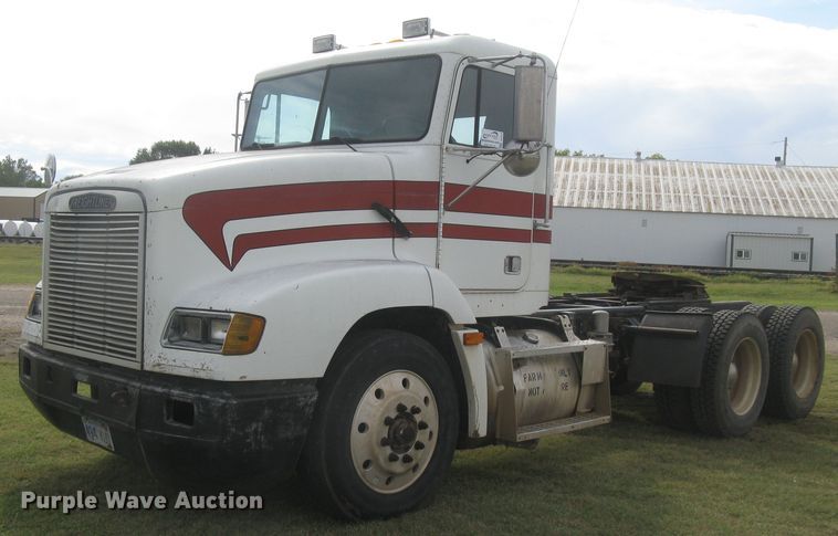 image for item DG5318 1993 Freightliner FLD112  semi truck