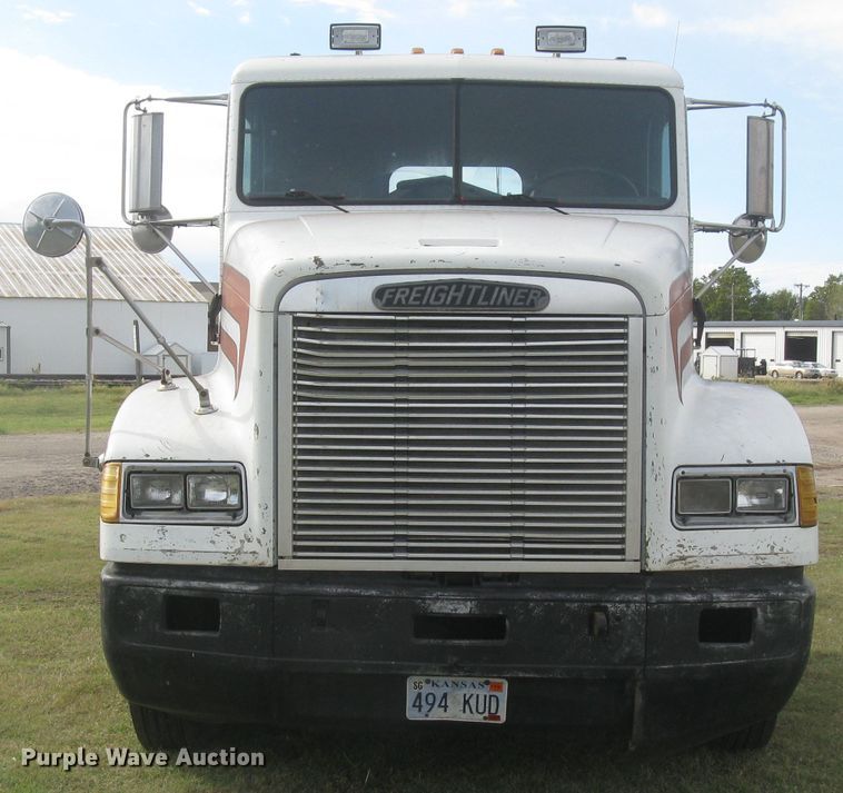 image for item DG5318 1993 Freightliner FLD112  semi truck