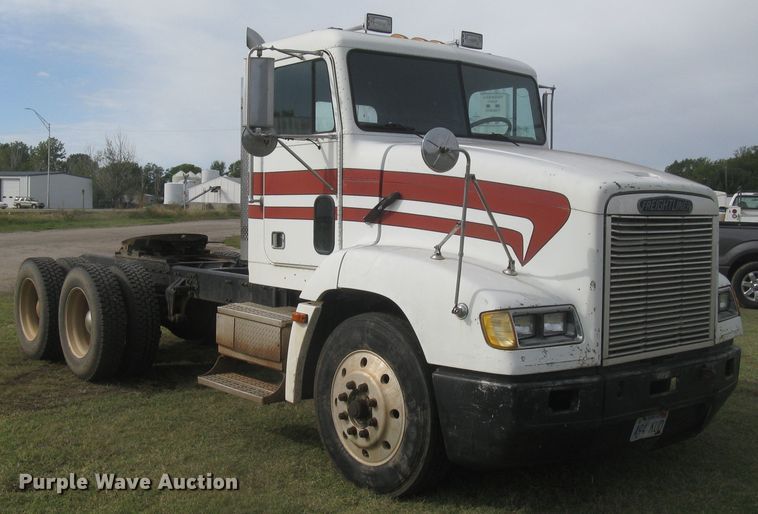 image for item DG5318 1993 Freightliner FLD112  semi truck