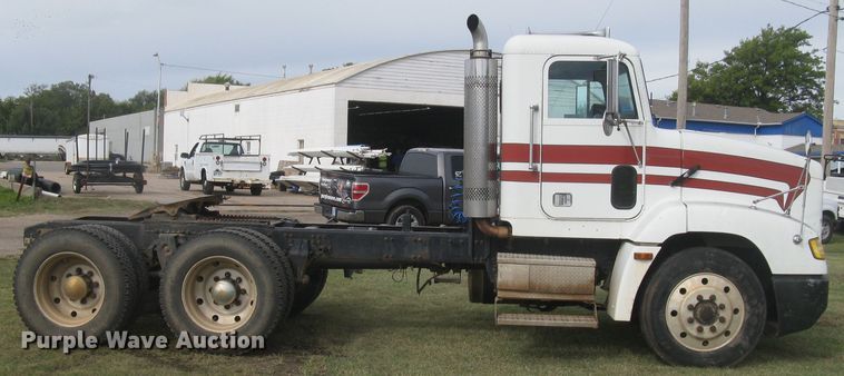 image for item DG5318 1993 Freightliner FLD112  semi truck