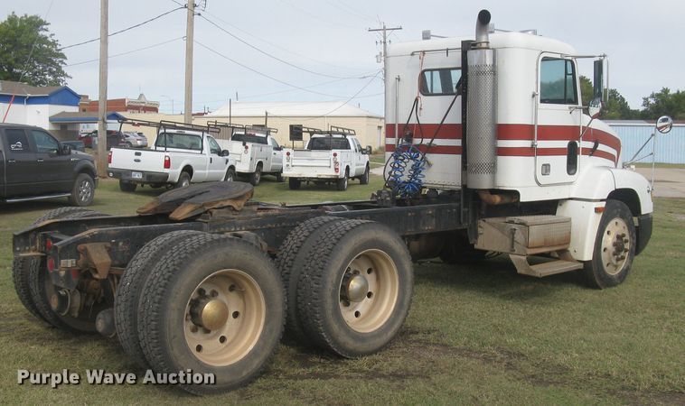 image for item DG5318 1993 Freightliner FLD112  semi truck