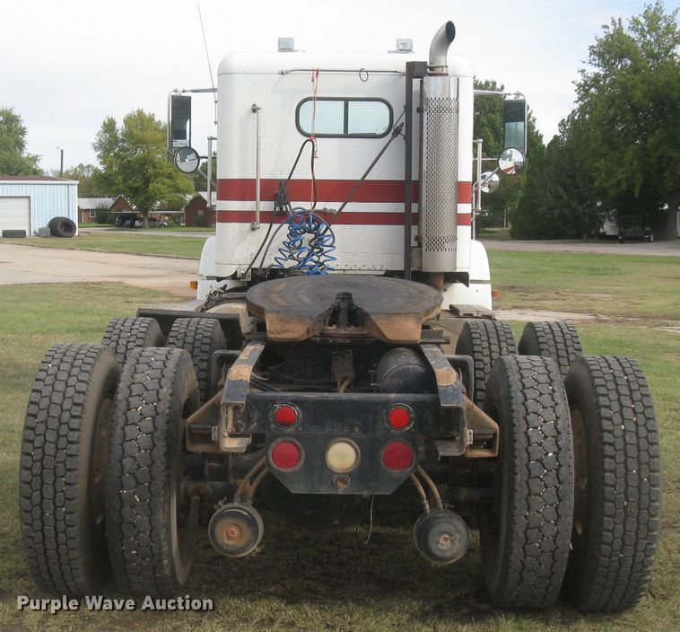 image for item DG5318 1993 Freightliner FLD112  semi truck