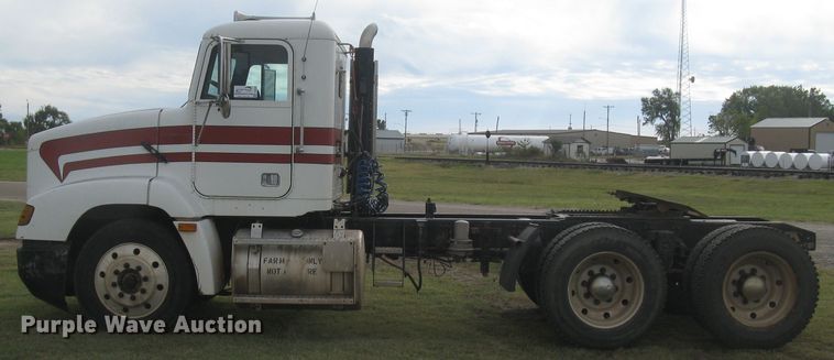 image for item DG5318 1993 Freightliner FLD112  semi truck