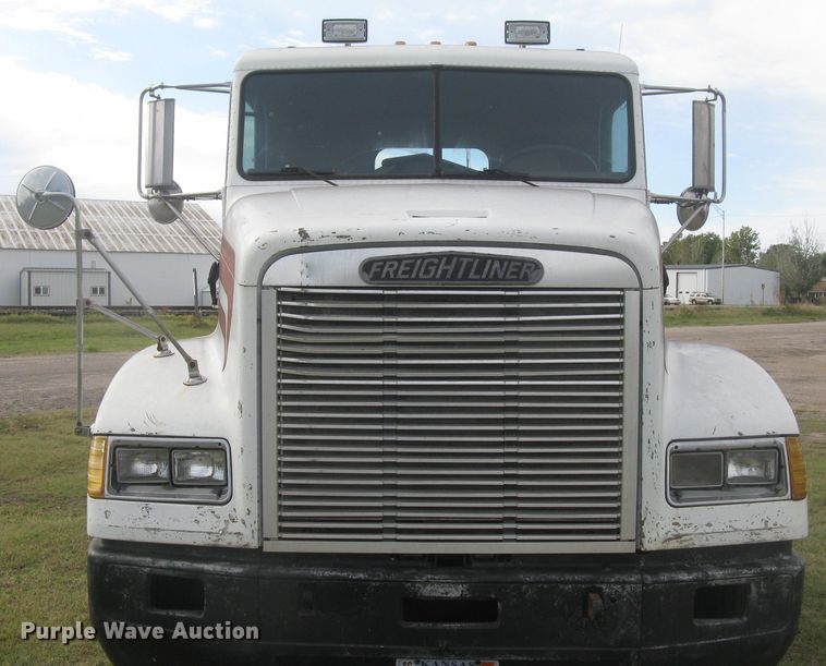image for item DG5318 1993 Freightliner FLD112  semi truck