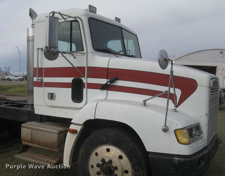image for item DG5318 1993 Freightliner FLD112  semi truck