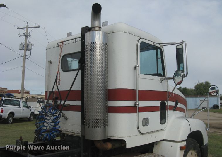 image for item DG5318 1993 Freightliner FLD112  semi truck