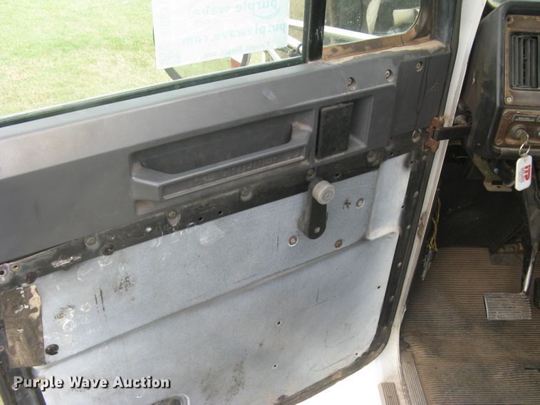 image for item DG5318 1993 Freightliner FLD112  semi truck