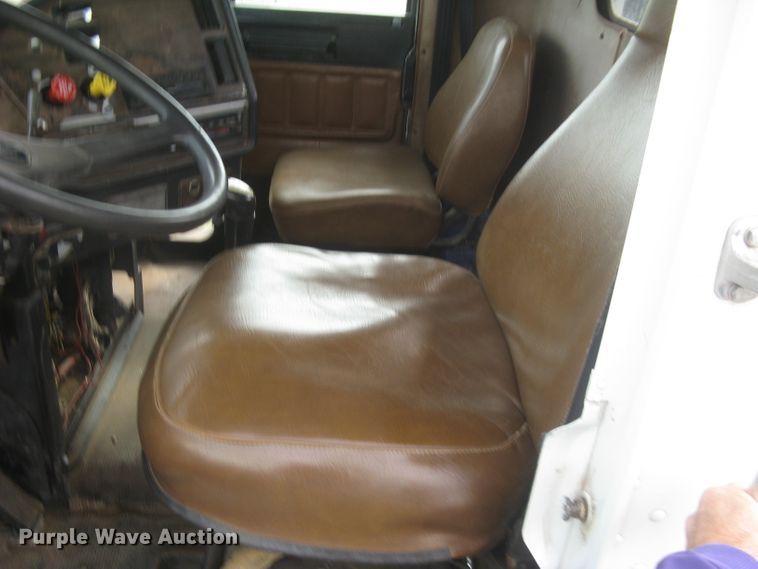 image for item DG5318 1993 Freightliner FLD112  semi truck