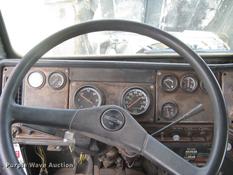 image for item DG5318 1993 Freightliner FLD112  semi truck