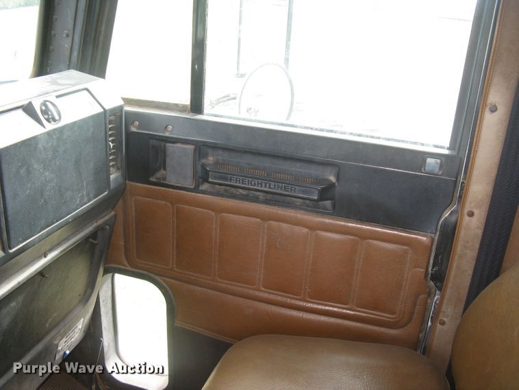 image for item DG5318 1993 Freightliner FLD112  semi truck