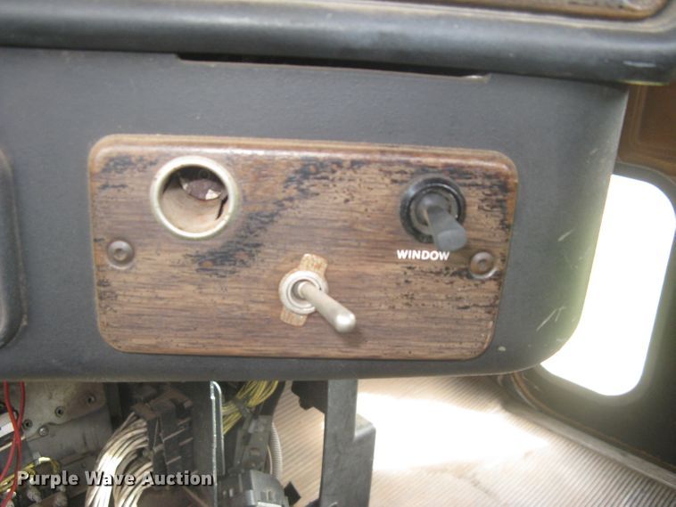 image for item DG5318 1993 Freightliner FLD112  semi truck