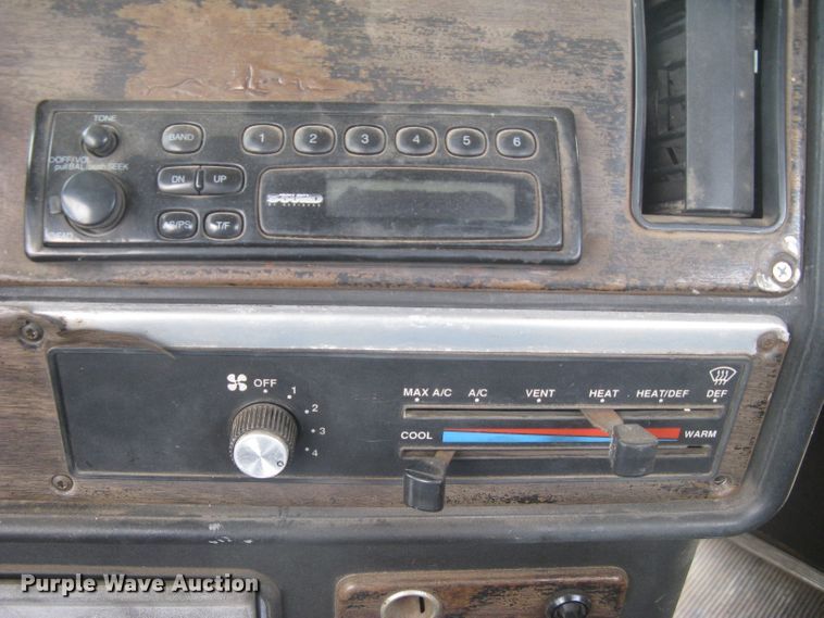 image for item DG5318 1993 Freightliner FLD112  semi truck