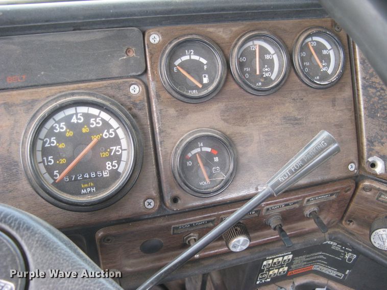 image for item DG5318 1993 Freightliner FLD112  semi truck