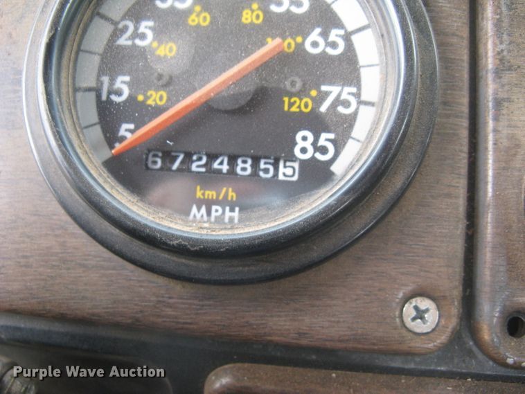 image for item DG5318 1993 Freightliner FLD112  semi truck