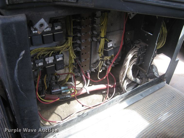 image for item DG5318 1993 Freightliner FLD112  semi truck