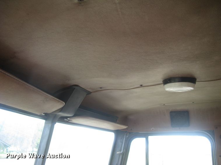 image for item DG5318 1993 Freightliner FLD112  semi truck