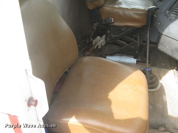 image for item DG5318 1993 Freightliner FLD112  semi truck