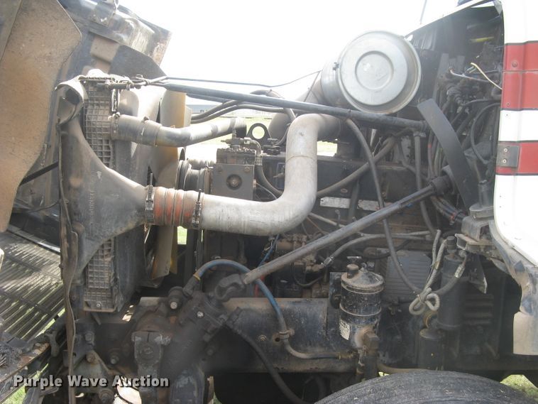 image for item DG5318 1993 Freightliner FLD112  semi truck