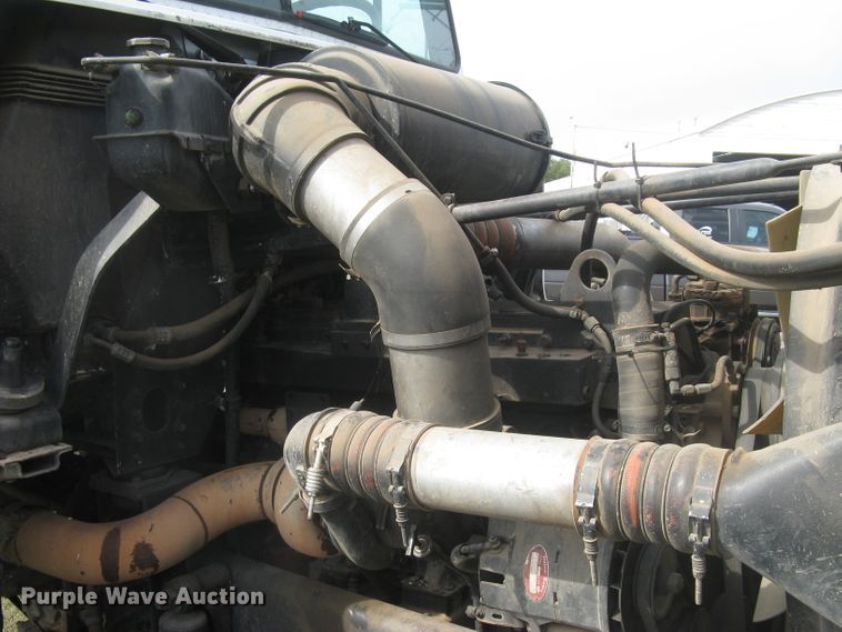 image for item DG5318 1993 Freightliner FLD112  semi truck