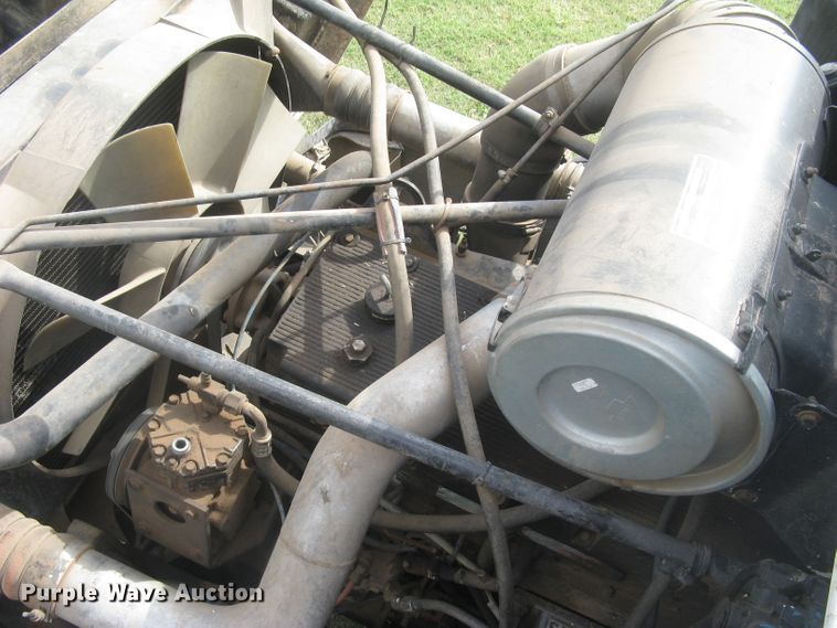 image for item DG5318 1993 Freightliner FLD112  semi truck