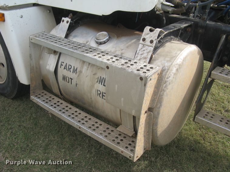 image for item DG5318 1993 Freightliner FLD112  semi truck