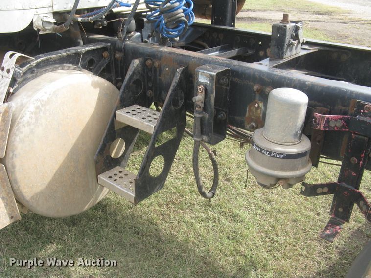 image for item DG5318 1993 Freightliner FLD112  semi truck