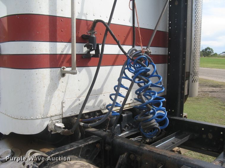 image for item DG5318 1993 Freightliner FLD112  semi truck