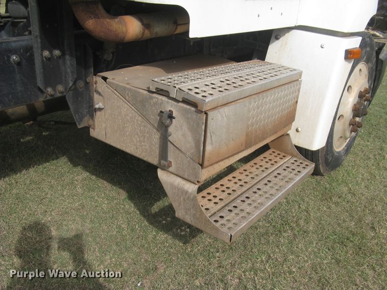 image for item DG5318 1993 Freightliner FLD112  semi truck