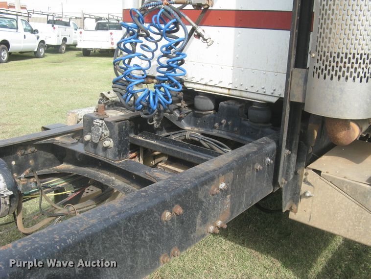 image for item DG5318 1993 Freightliner FLD112  semi truck