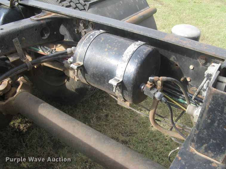 image for item DG5318 1993 Freightliner FLD112  semi truck