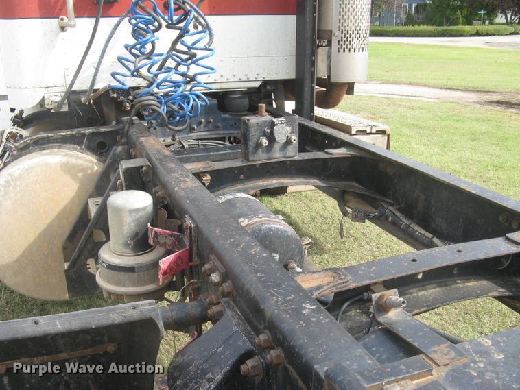 image for item DG5318 1993 Freightliner FLD112  semi truck