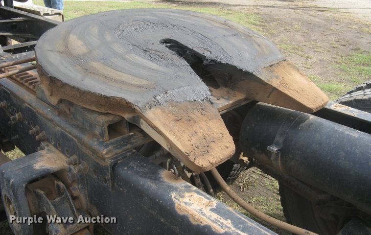 image for item DG5318 1993 Freightliner FLD112  semi truck