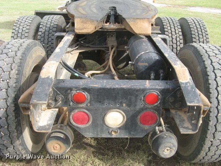 image for item DG5318 1993 Freightliner FLD112  semi truck