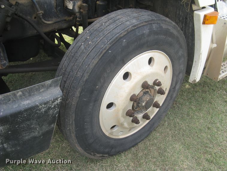 image for item DG5318 1993 Freightliner FLD112  semi truck