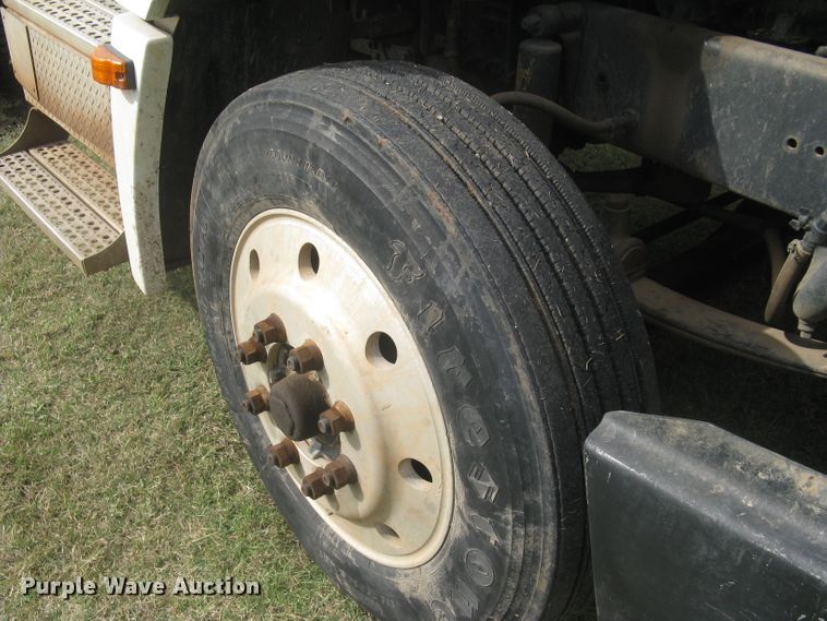 image for item DG5318 1993 Freightliner FLD112  semi truck